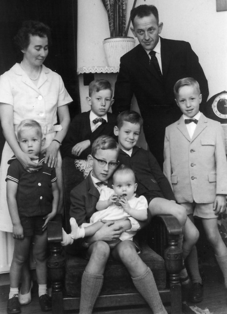 1963-thuis-gezin-jan-en-to