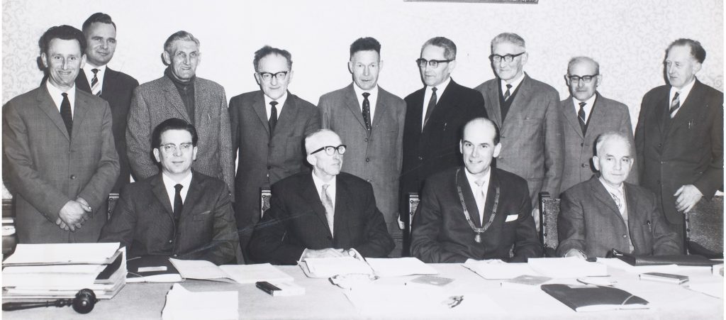 1962 gemeenteraad De Lier (rechtsboven P.L. van Beurden)